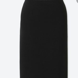 Uniqlo black pencil skirt